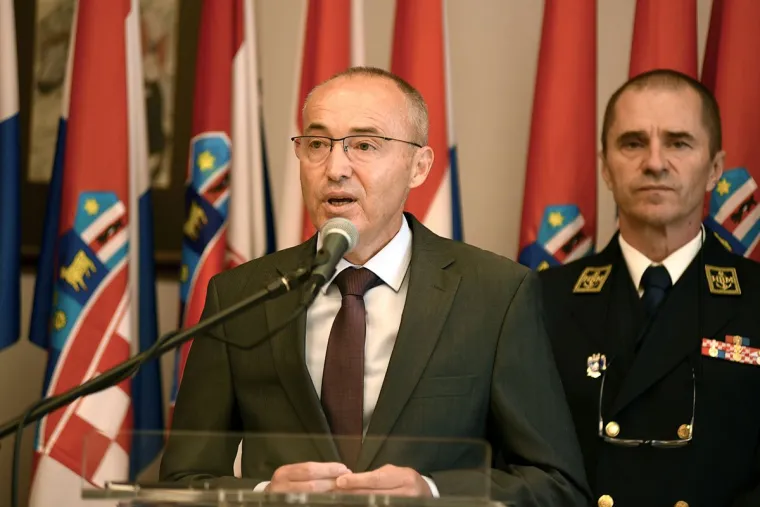 Bomba&scaron; na motoru se zaletio u vozilo s hrvatskim vojnicima: Josip (27) iz Sesveta je preminuo, dvojica su ozlijeđena