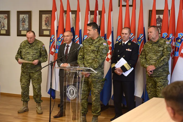 Bomba&scaron; na motoru se zaletio u vozilo s hrvatskim vojnicima: Josip (27) iz Sesveta je preminuo, dvojica su ozlijeđena