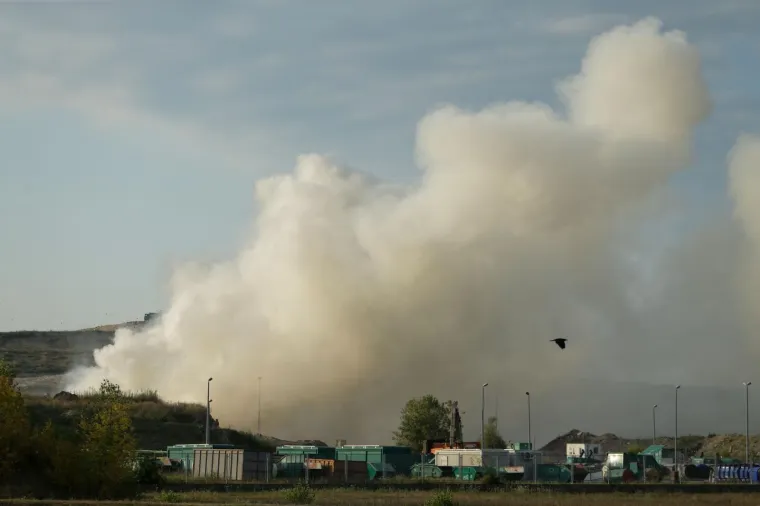 Novi Zagreb smrdi po paljevini, zrak pun dima: 'Ovo je stvarno užas! Nikada ne&scaron;to ovakvo nisam vidio'