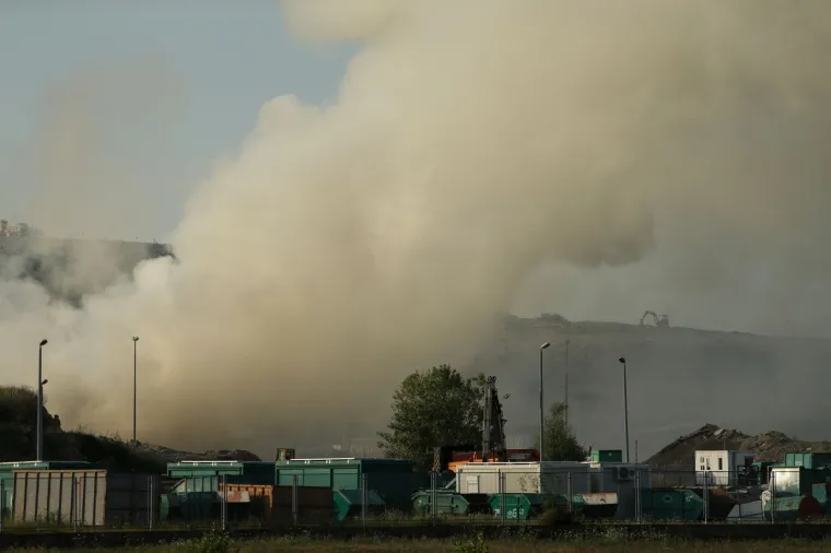 Novi Zagreb smrdi po paljevini, zrak pun dima: 'Ovo je stvarno užas! Nikada ne&scaron;to ovakvo nisam vidio'