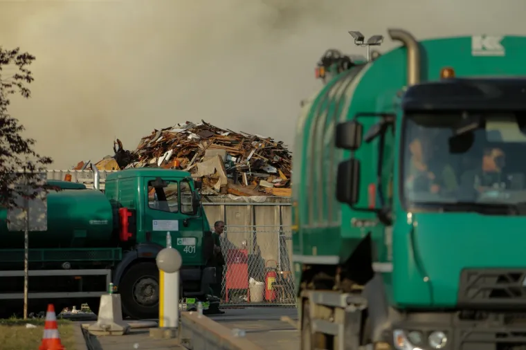Novi Zagreb smrdi po paljevini, zrak pun dima: 'Ovo je stvarno užas! Nikada ne&scaron;to ovakvo nisam vidio'
