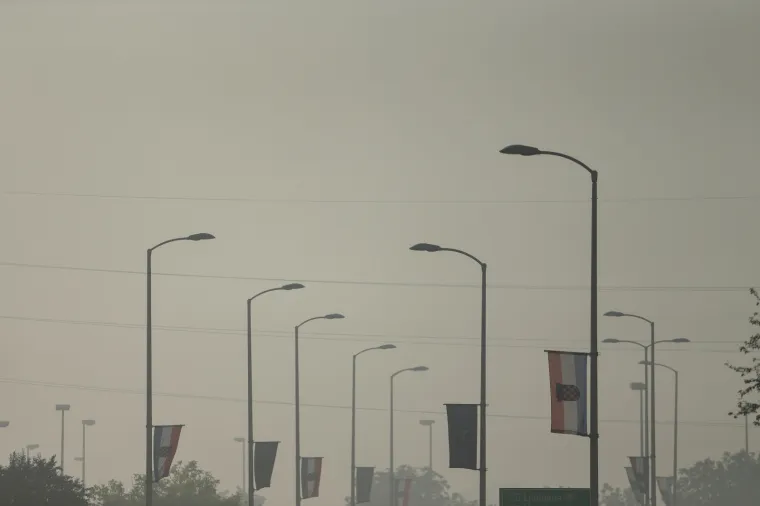 Novi Zagreb u sumaglici od dima, izdano upozorenje za građane: 'Ne zadržavajte se vani bez prijeke potrebe'