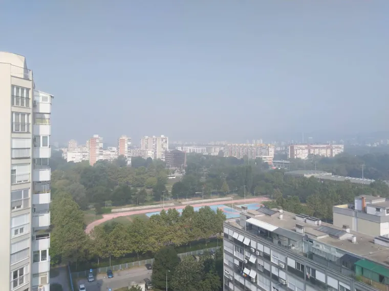 Novi Zagreb u sumaglici od dima, izdano upozorenje za građane: 'Ne zadržavajte se vani bez prijeke potrebe'