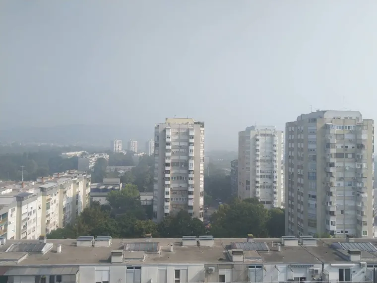 Novi Zagreb u sumaglici od dima, izdano upozorenje za građane: 'Ne zadržavajte se vani bez prijeke potrebe'