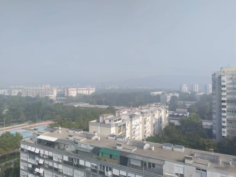 Novi Zagreb u sumaglici od dima, izdano upozorenje za građane: 'Ne zadržavajte se vani bez prijeke potrebe'