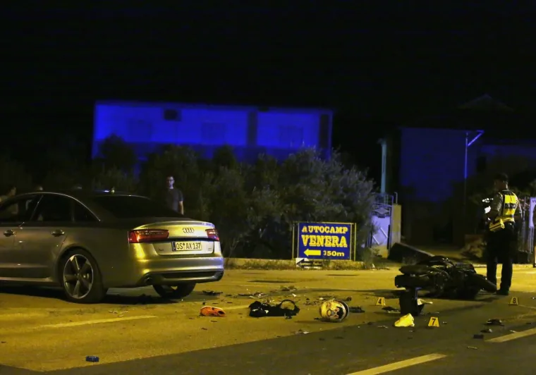 Stravične slike s mjesta nesreće kod &Scaron;ibenika: Sudar dva motora i auta, motociklist umro od te&scaron;kih ozljeda