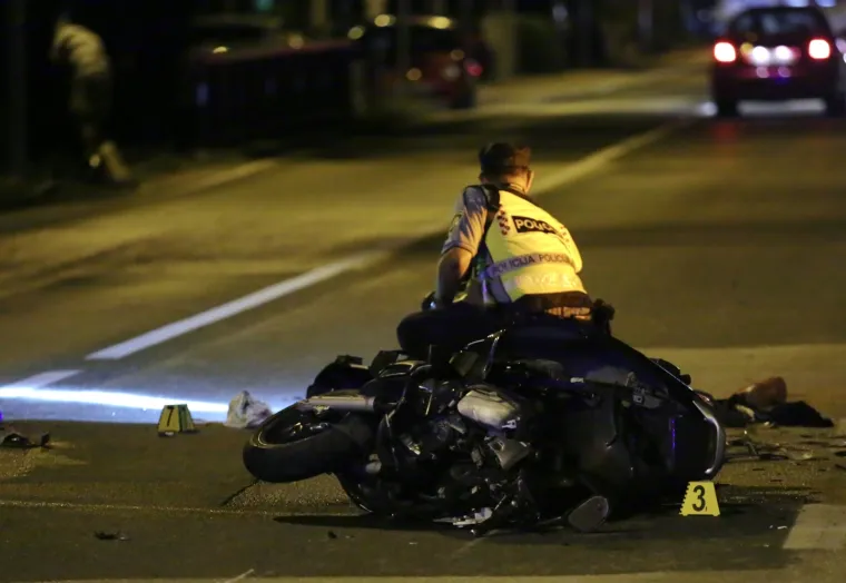 Stravične slike s mjesta nesreće kod &Scaron;ibenika: Sudar dva motora i auta, motociklist umro od te&scaron;kih ozljeda