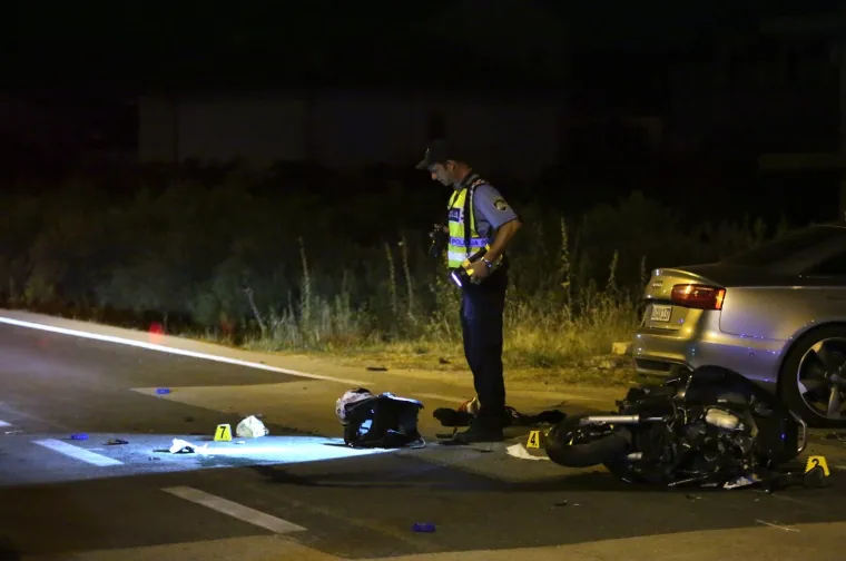 Stravične slike s mjesta nesreće kod &Scaron;ibenika: Sudar dva motora i auta, motociklist umro od te&scaron;kih ozljeda