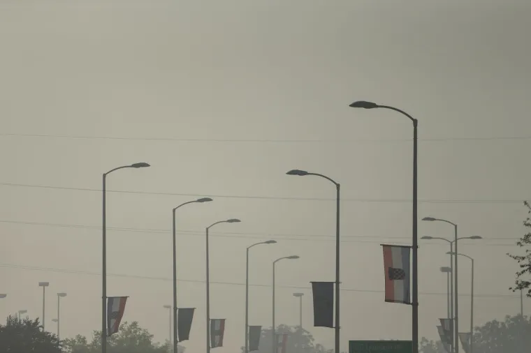Novi Zagreb u sumaglici nakon požara na Jakuševcu