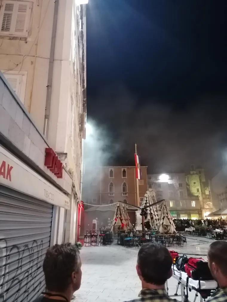 Požar u restoranu u centru Splita, gosti čuli eksplozije i bježali u panici