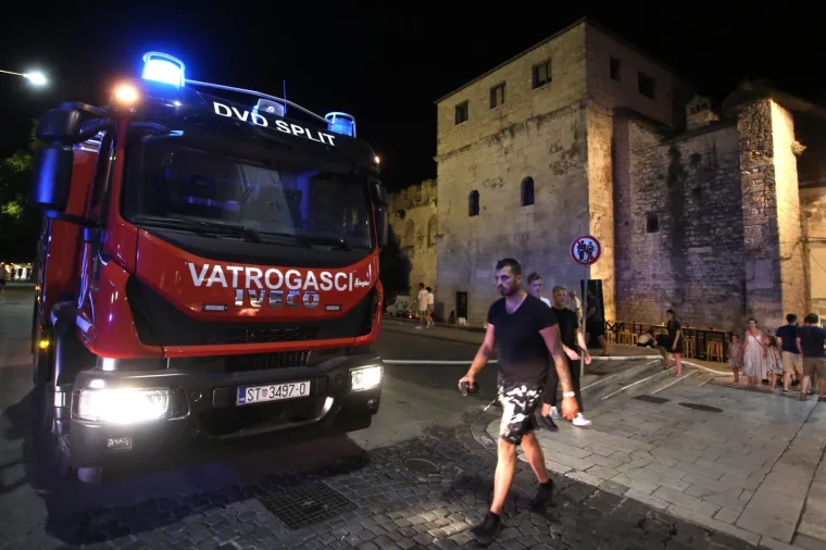 Požar u restoranu u centru Splita, gosti čuli eksplozije i bježali u panici