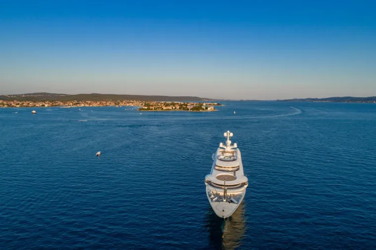 Igračka milijardera! Jadranom plovi luksuzna jahta kineskog bogata&scaron;a. Prije su na njoj uživali Abramovič i saudijski poslovnjak