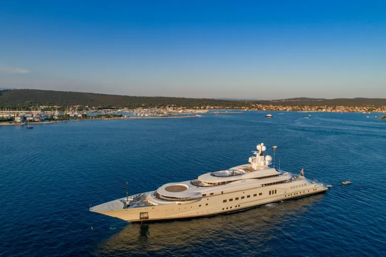 Igračka milijardera! Jadranom plovi luksuzna jahta kineskog bogata&scaron;a. Prije su na njoj uživali Abramovič i saudijski poslovnjak