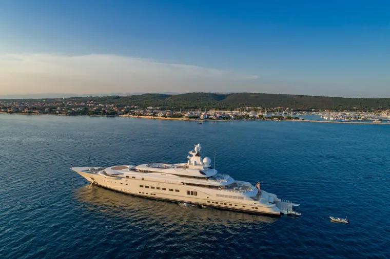 Igračka milijardera! Jadranom plovi luksuzna jahta kineskog bogata&scaron;a. Prije su na njoj uživali Abramovič i saudijski poslovnjak