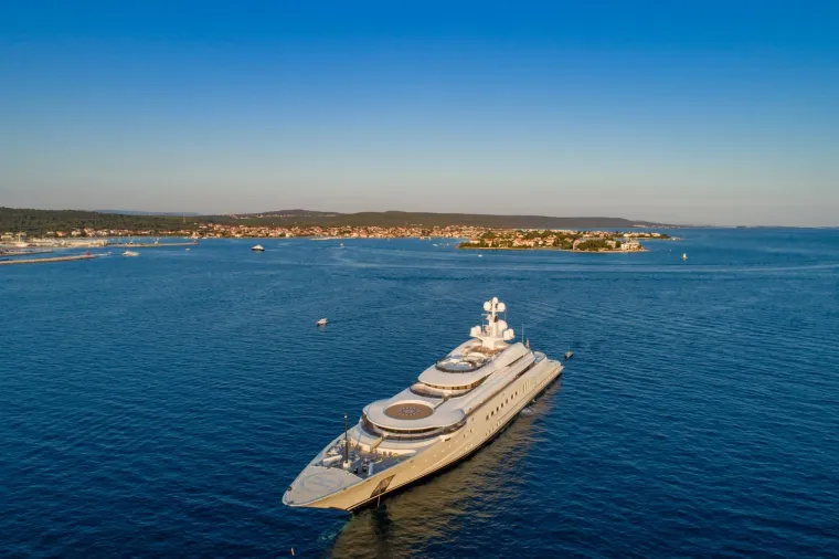 Igračka milijardera! Jadranom plovi luksuzna jahta kineskog bogata&scaron;a. Prije su na njoj uživali Abramovič i saudijski poslovnjak