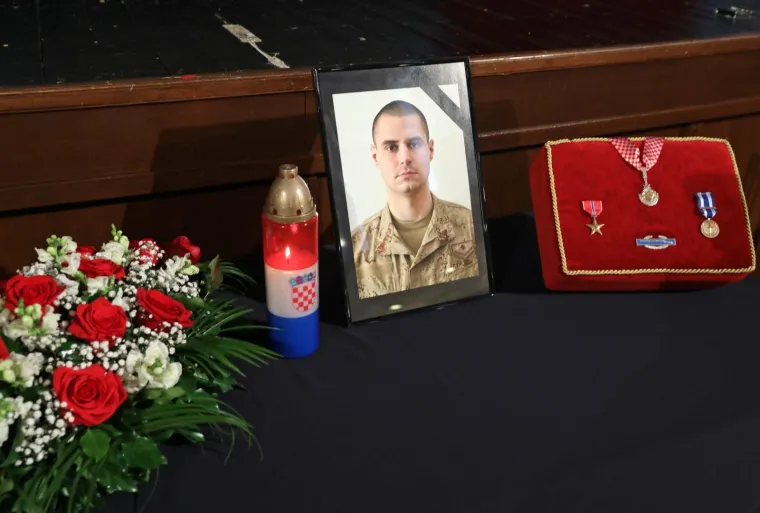 Komemoracija poginulom hrvatskom vojniku: Obitelj, prijatelji i kolege odaju počast Josipu Briškom