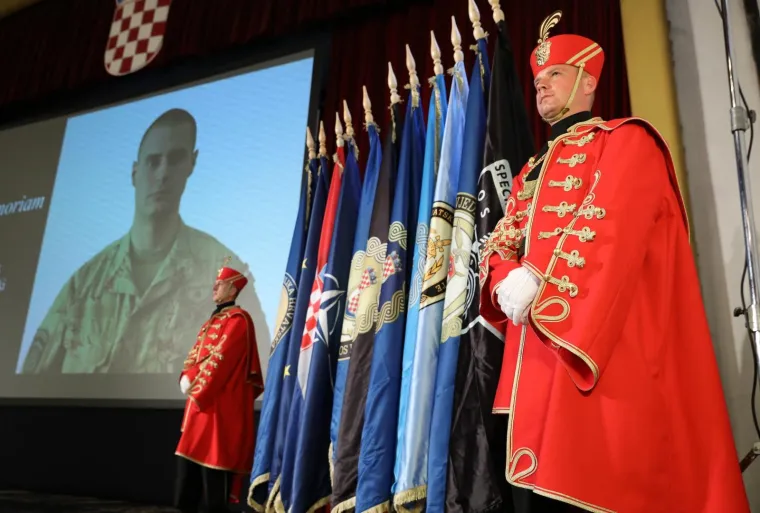 Komemoracija poginulom hrvatskom vojniku: Obitelj, prijatelji i kolege odaju počast Josipu Briškom