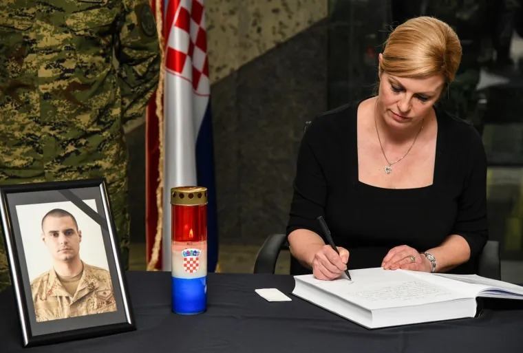 Komemoracija poginulom hrvatskom vojniku: Obitelj, prijatelji i kolege odaju počast Josipu Briškom