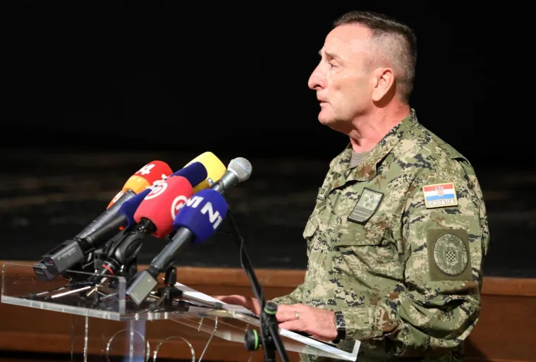 Komemoracija poginulom hrvatskom vojniku: Obitelj, prijatelji i kolege odaju počast Josipu Bri&scaron;kom