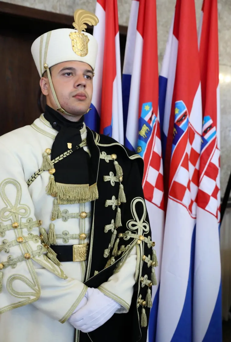 Komemoracija poginulom hrvatskom vojniku: Obitelj, prijatelji i kolege odaju počast Josipu Bri&scaron;kom