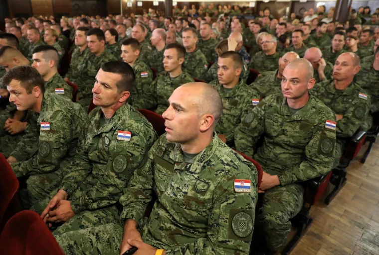 Komemoracija poginulom hrvatskom vojniku: Obitelj, prijatelji i kolege odaju počast Josipu Bri&scaron;kom