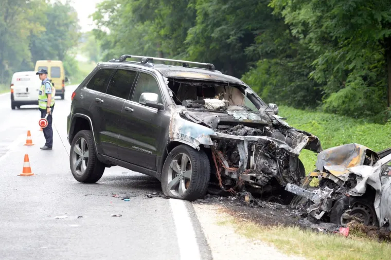 Te&scaron;ka prometna nezgoda u kojoj su se zapalila dvaautomobila