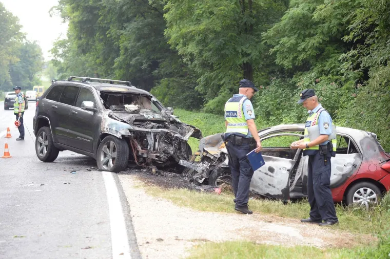 Te&scaron;ka prometna nezgoda u kojoj su se zapalila dvaautomobila