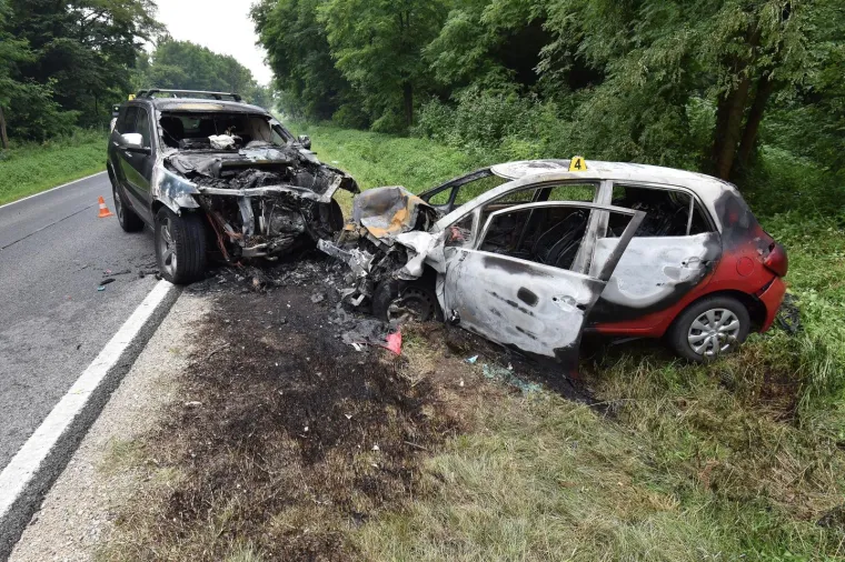 Te&scaron;ka prometna nezgoda u kojoj su se zapalila dvaautomobila