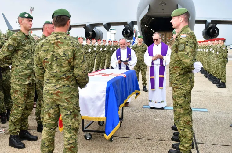 Poginuo u Afganistanu: U Hrvatsku američkim zrakoplovom stiglo tijelo vojnika Josipa Bri&scaron;kog