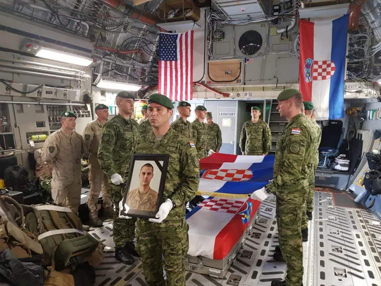 Poginuo u Afganistanu: U Hrvatsku američkim zrakoplovom stiglo tijelo vojnika Josipa Bri&scaron;kog
