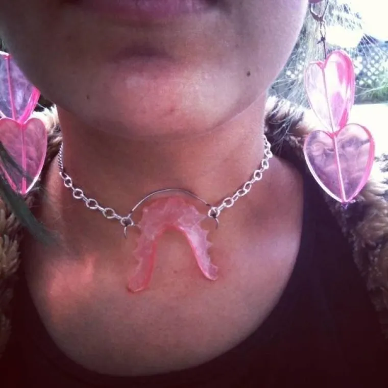 MOŽETE LI ZAMISLITI DA NEŠTO OD OVOGA STAVITE NA SEBE? Ovo mora da je neki poremećaj, drugog objašnjenja nema