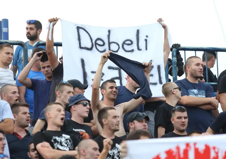 STOTINJAK BOYSA OSTALO PRED STADIONOM: Podigli poruku poginulom hrvatskom sinu koja dira ravno u srce