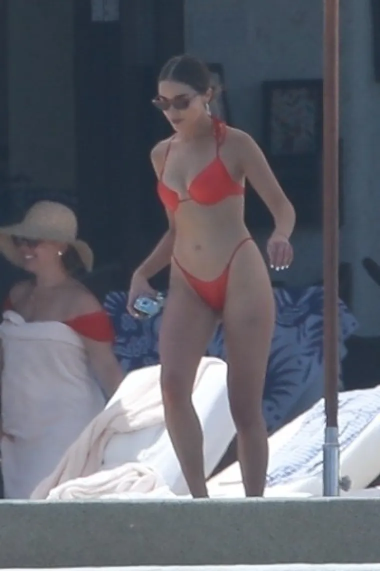 PAPARAZZI TAJNO SNIMILI NAJZGODNIJU ŽENU NA SVIJETU: Uhvaćena je u romansi s NFL zvijezdom; 'Nije to jo&scaron; ozbiljno, međutim...'