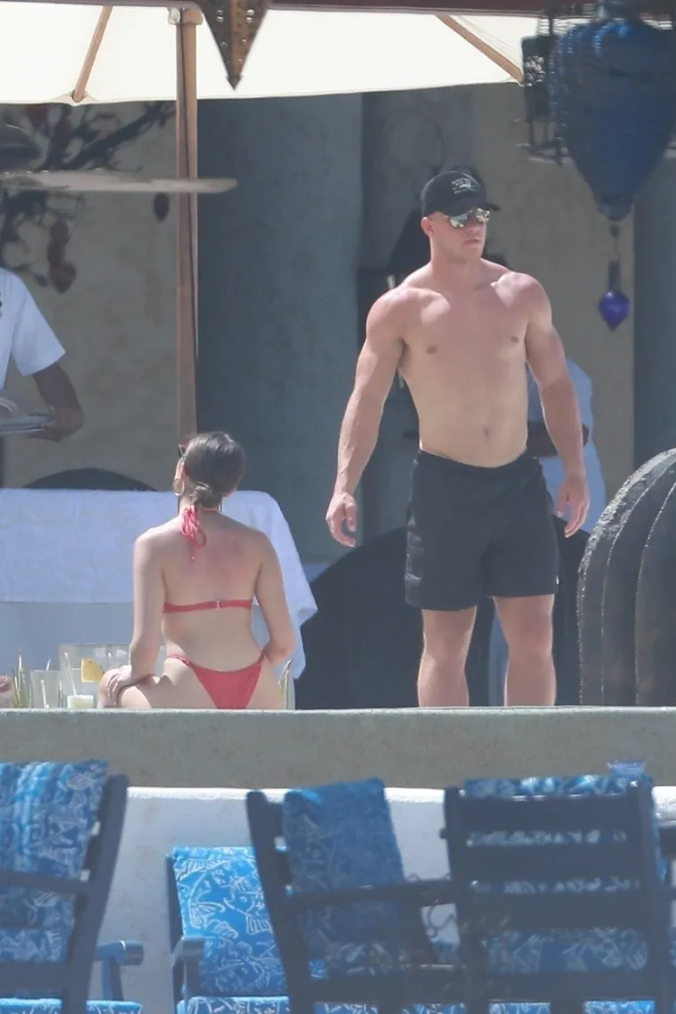 PAPARAZZI TAJNO SNIMILI NAJZGODNIJU ŽENU NA SVIJETU: Uhvaćena je u romansi s NFL zvijezdom; 'Nije to jo&scaron; ozbiljno, međutim...'