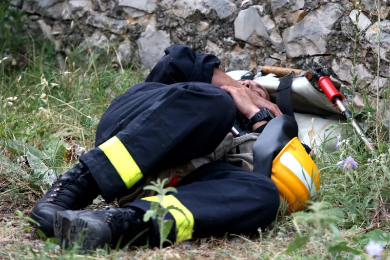 Iza njih je te&scaron;ka i besana noć...