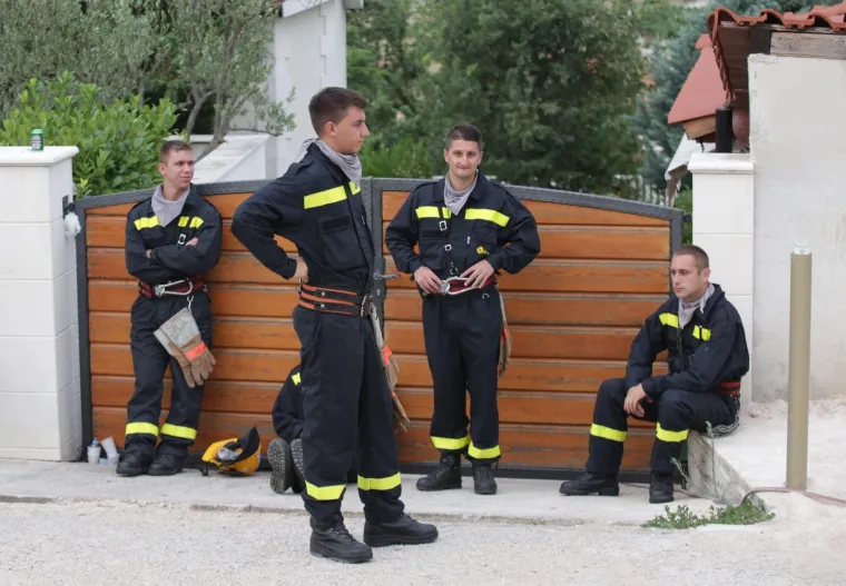 Iza njih je te&scaron;ka i besana noć...