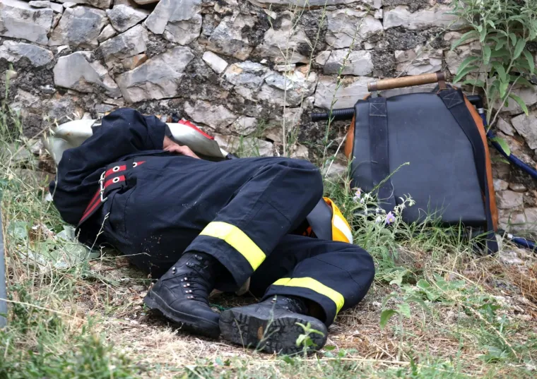 Iza njih je te&scaron;ka i besana noć...