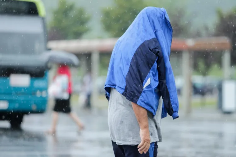 Kiša 'oprala' Zagrepčane: Nakon toplinskog vala u metropolu je stigla najavljena promjena vremena