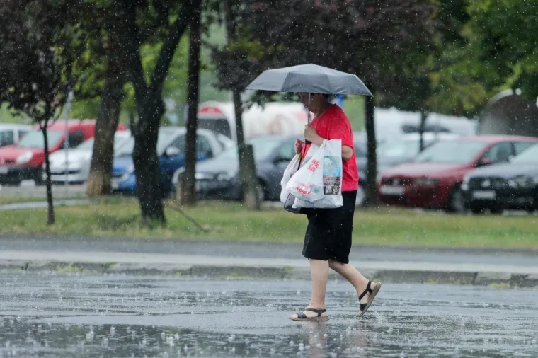 Kiša 'oprala' Zagrepčane: Nakon toplinskog vala u metropolu je stigla najavljena promjena vremena
