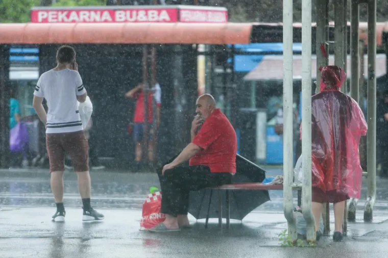 Kiša 'oprala' Zagrepčane: Nakon toplinskog vala u metropolu je stigla najavljena promjena vremena