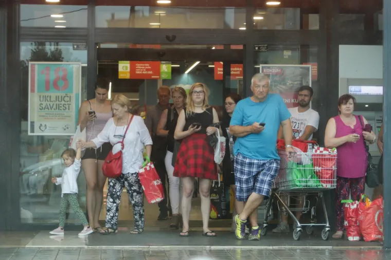 Kiša 'oprala' Zagrepčane: Nakon toplinskog vala u metropolu je stigla najavljena promjena vremena