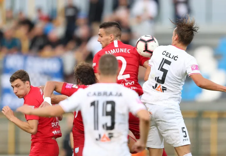 GORI SVE: Torcida je 'zapalila' gostujuću tribinu i bila 12. igrač Bijelih