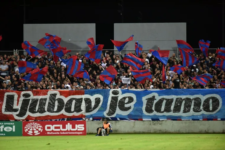 GORI SVE: Torcida je 'zapalila' gostujuću tribinu i bila 12. igrač Bijelih