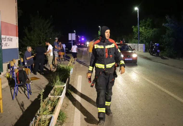 Vatrogasci cijelu noć obuzdavali požar u zaleđu &Scaron;ibenika