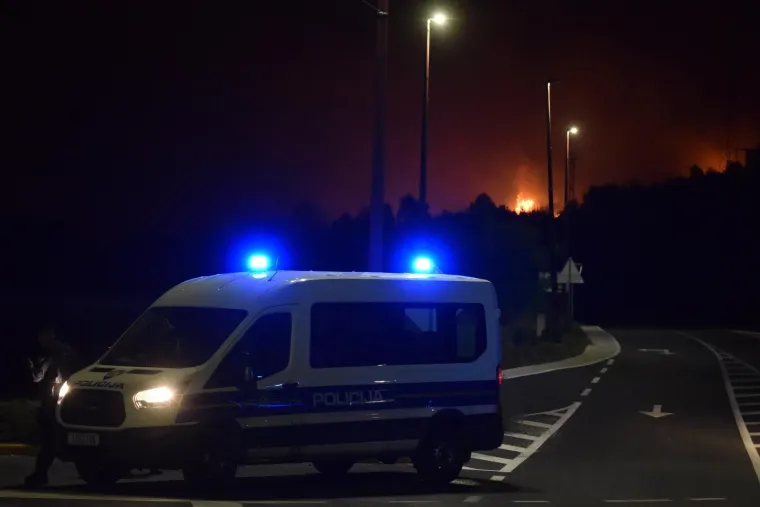 Vatrogasci cijelu noć obuzdavali požar u zaleđu &Scaron;ibenika