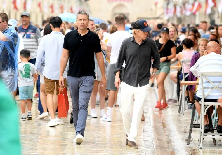 OWEN WILSON ODMARA OD SNIMANJA FILMA: Nakon ručka prošetao je Stradunom