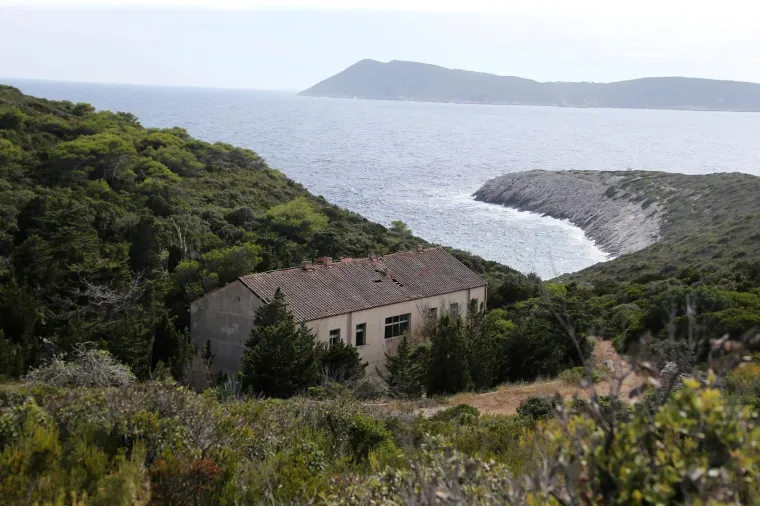 Tajne biv&scaron;e Jugoslavije: Zavirite u labirint podzemnih vojnih tunela na Visu i Titovu &scaron;pilju