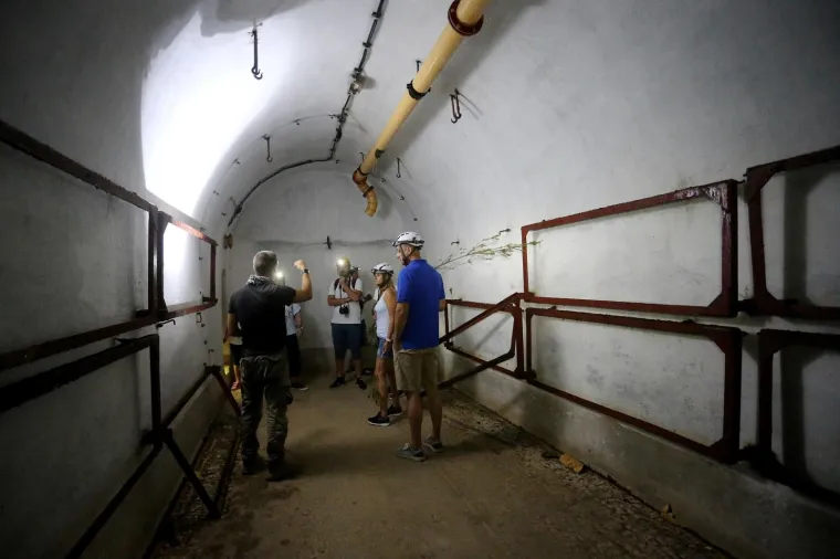 Tajne biv&scaron;e Jugoslavije: Zavirite u labirint podzemnih vojnih tunela na Visu i Titovu &scaron;pilju