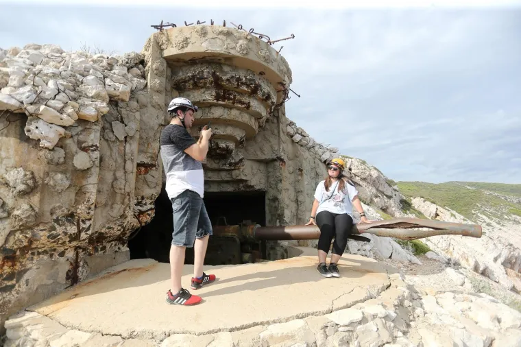 Tajne biv&scaron;e Jugoslavije: Zavirite u labirint podzemnih vojnih tunela na Visu i Titovu &scaron;pilju