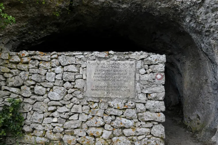 Tajne biv&scaron;e Jugoslavije: Zavirite u labirint podzemnih vojnih tunela na Visu i Titovu &scaron;pilju